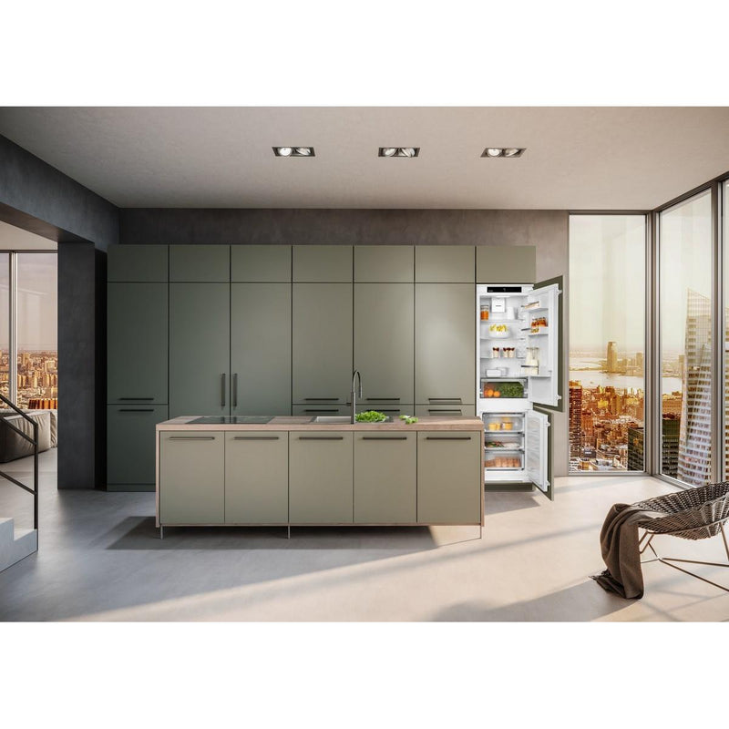 Liebherr 8.9 cu. ft. Built-in Bottom Freezer Refrigerator with DuoCooling ICS 5100 IMAGE 4