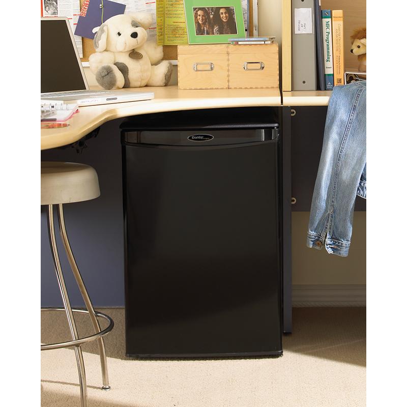 Danby 18-inch, 2.6 cu. ft. Compact Refrigerator DAR026A1BDD IMAGE 5